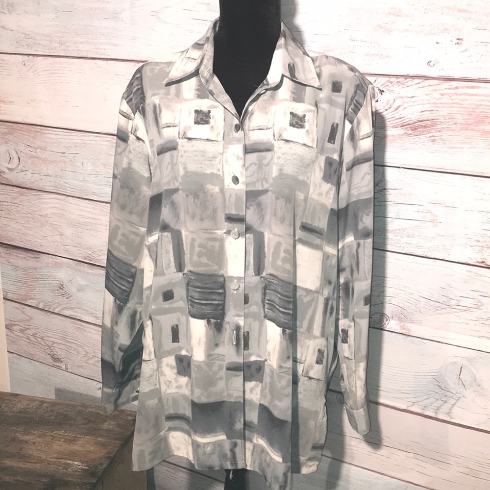 1X Beverly Rose button down blouse. Plus size